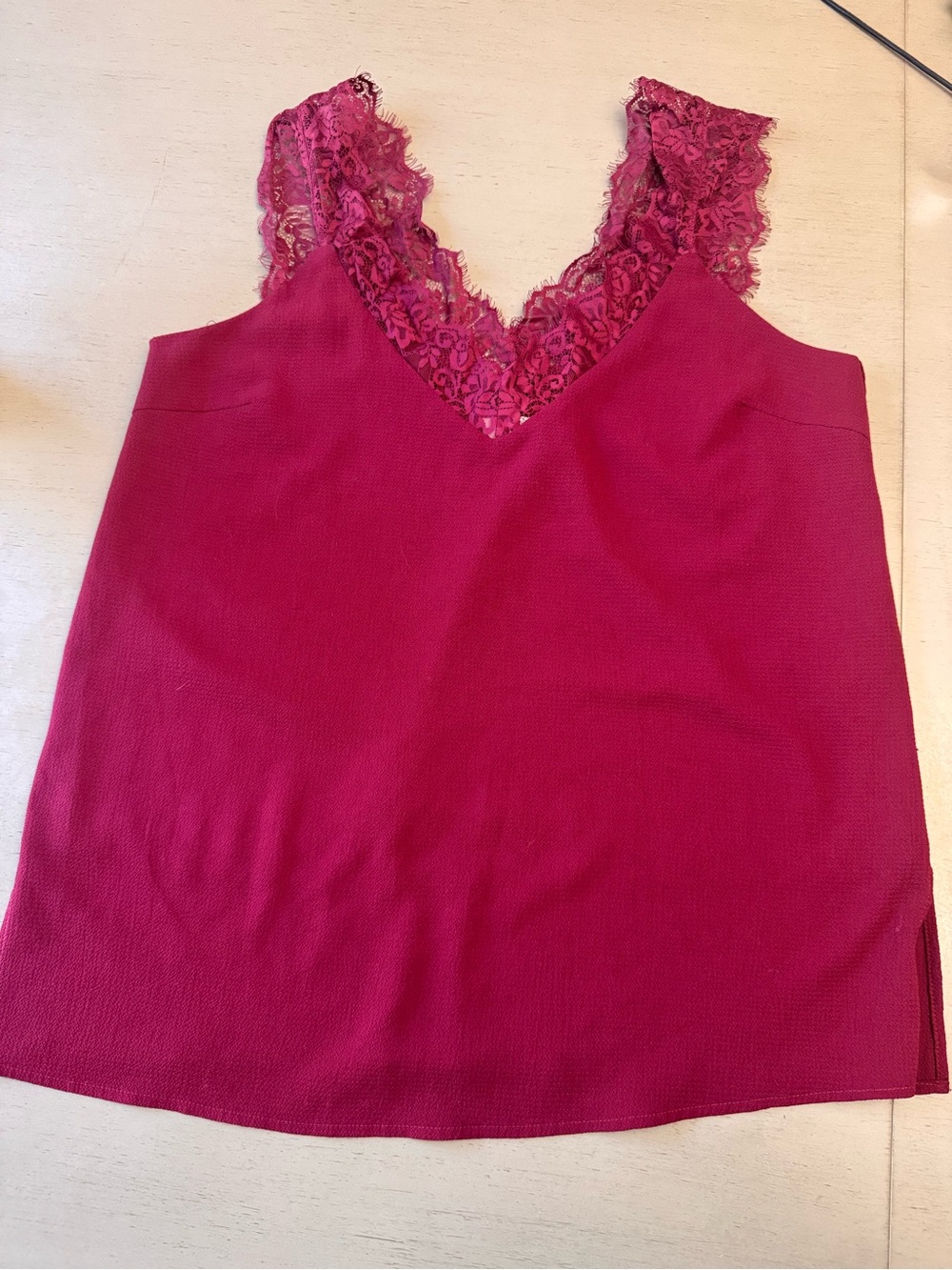 Umgee Maroon Lace V-Neck Tank Size Medium EUC